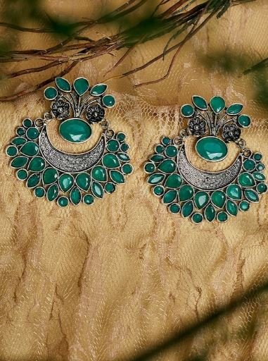 Earrings Design : इंडियन और वेस्टर्न आउटफिट के साथ स्टाइल करें ये आकर्षक इयररिंग्स, देखें डिजाइन