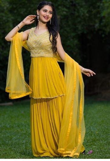 Haldi Function Outfit : हल्दी फंक्शन में दुल्हन की बहन के लिए बेस्ट है ये येलो शरारा सूट, देखें ये कलेक्शन