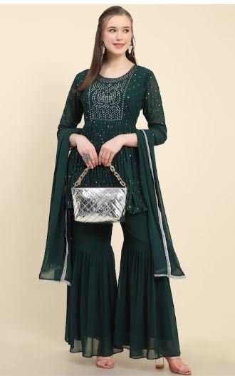 Women Sharara Suit Design : एथनिक और मॉडर्न लुक के लिए पहनें ये खूबसूरत शरारा सूट