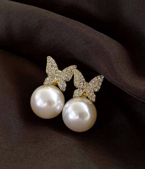 Pearl Drop Earrings : स्टेटमेंट लुक पाने के लिए पहनें ये खूबसूरत पर्ल ड्रॉप इयररिंग्स