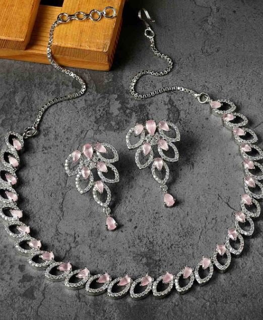 Necklace & Earrings Set : हर किसी को आएंगे पसंद ये खूबसूरत नेकलेस सेट, देखें डिजाइन