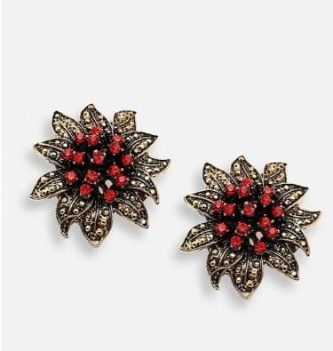 Earrings Design : एलिगेंट और यूनिक लुक के लिए पहनें ये आकर्षक स्टोन स्टड इयररिंग्स