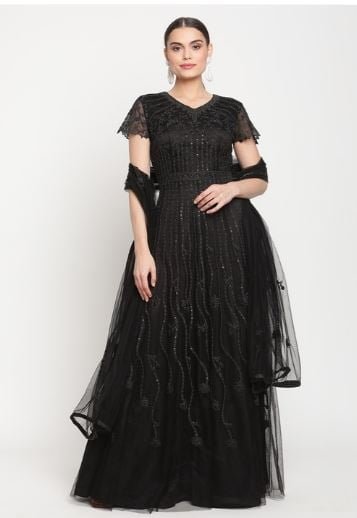 Women Ethnic Embroidered Dress : ये शानदार एथनिक ड्रेस आपको देगी आकर्षक लुक, देखें डिजाइन