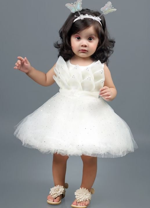 Dress For Baby Girl : अपनी नन्हीं परी के लिए खरीदें प्यारी और खूबसूरत ड्रेस, देखें डिजाइन