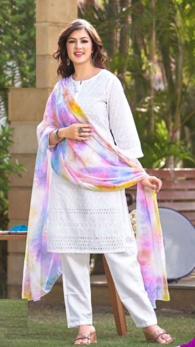 Holi Special Outfit : इस होली खुद को दें खास और आकर्षक लुक, पहनें ये शानदार आउटफिट