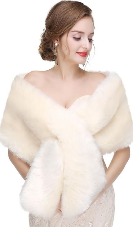 Women Fur Shawl Design : एलिगेंट और आकर्षक लुक पाने के लिए ट्राई करें ये फर विंटर शॉल