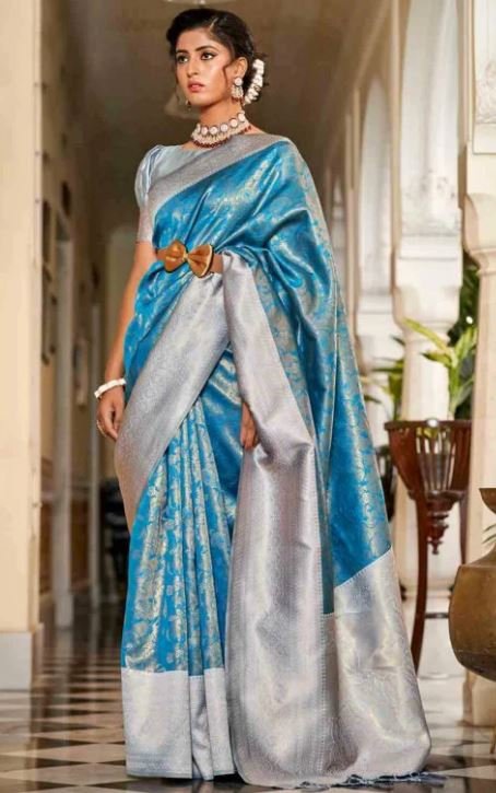 Traditional Saree Design : लेटेस्ट और आकर्षक लुक के लिए पहनें ये खूबसूरत सिल्क साड़ियां