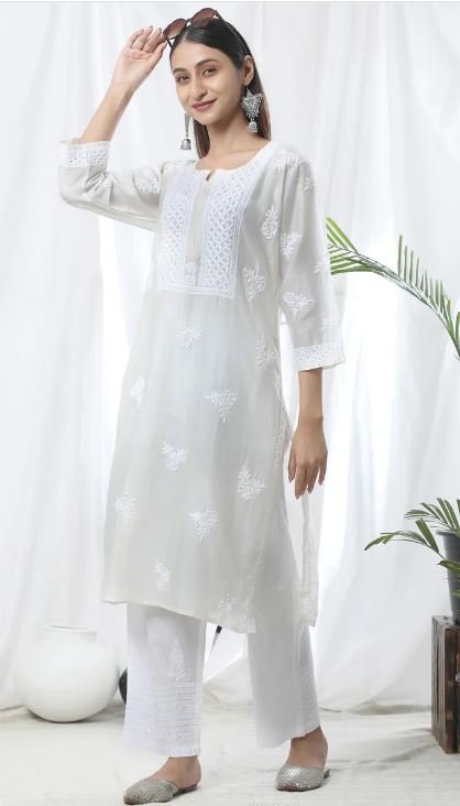 Holi Special Outfit : इस होली खुद को दें खास और आकर्षक लुक, पहनें ये शानदार आउटफिट