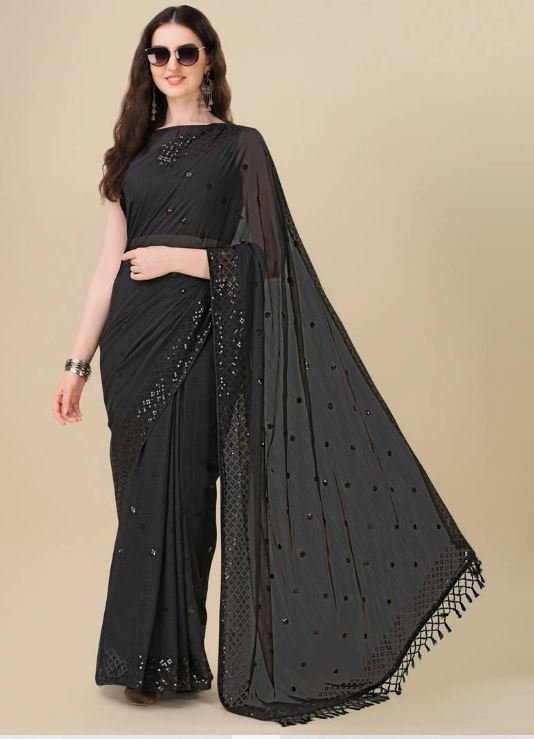 Black Saree Design : एलिगेंट और ग्लैमरस लुक पाने के लिए पहनें ये खूबसूरत काले रंग की साड़ियां