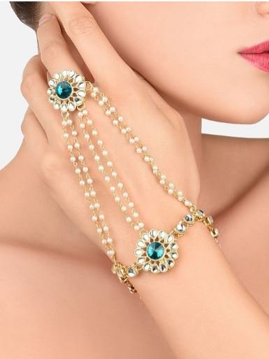Ring Bracelet Design : सगाई या शादी से फंक्शन में पहनने के लिए बेस्ट है ये रिंग ब्रेसलेट, देखें डिजाइन