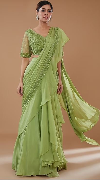 Latest Saree Design : स्लिम लुक पाने के लिए पहनें ये खूबसूरत और स्टाइलिश साड़ियां