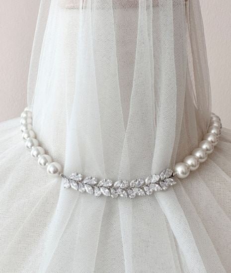 Crystal Necklace Design : ये खूबसूरत डिजाइन वाले नेकलेस देंगे आपको प्रिंसेस जैसा लुक