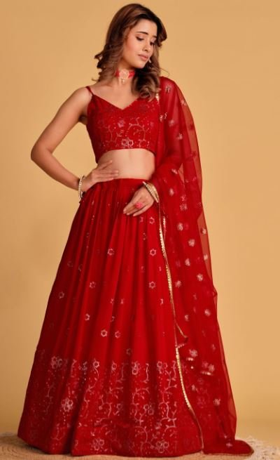 Red Lehenga Choli : पहने ये खूबसूरत लाल रंग के लहंगा चोली और पाएं आकर्षक लुक