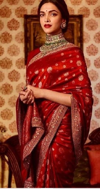 Bollywood Divas in Red saree : बॉलीवुड की ये अभिनेत्रियां रेड साड़ी में नजर आई बेहद खूबसूरत