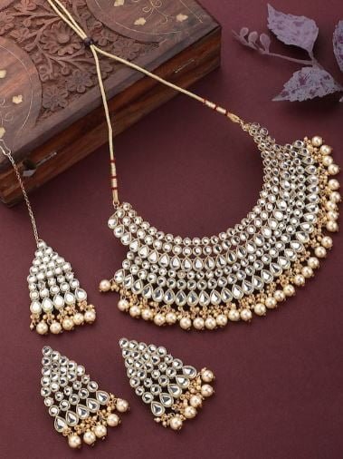अपने ज्वेलरी कलेक्शन में शामिल करें ये खूबसूरत Pearl Beaded Jewellery Set