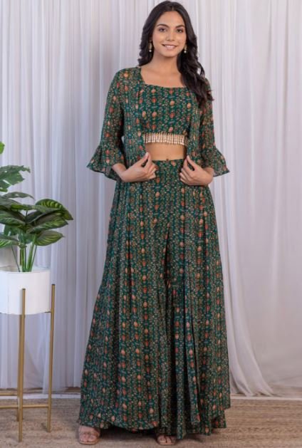 Women Indo Western Design : स्टाइलिश और क्लासी लुक पाने के लिए पहनें ये शानदार इंडो वेस्टर्न ड्रेस
