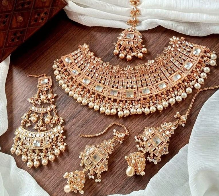 Bridal Jewellery Set : स्वर्गलोक की अप्सरा जैसा मिलेगा लुक, जब पहनेंगी ऐसे आकर्षक डिजाइन ज्वेलरी सेट