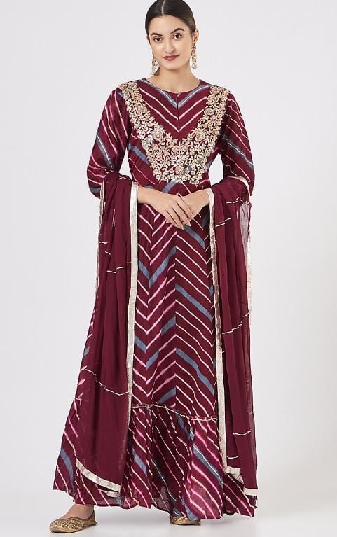 Women Ethnic Dress : आकर्षक लुक के लिए ट्राई करें ये खूबसूरत एथनिक ड्रेस