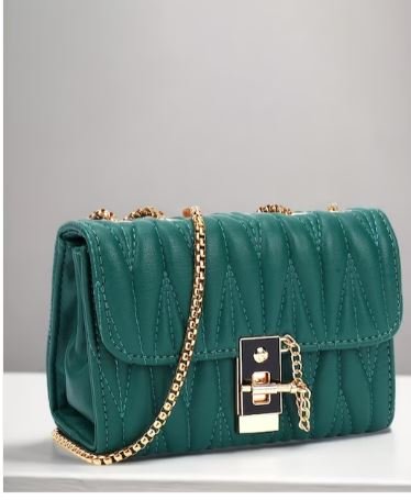 देखें स्टाइलिश और कूल Women Handbag Design