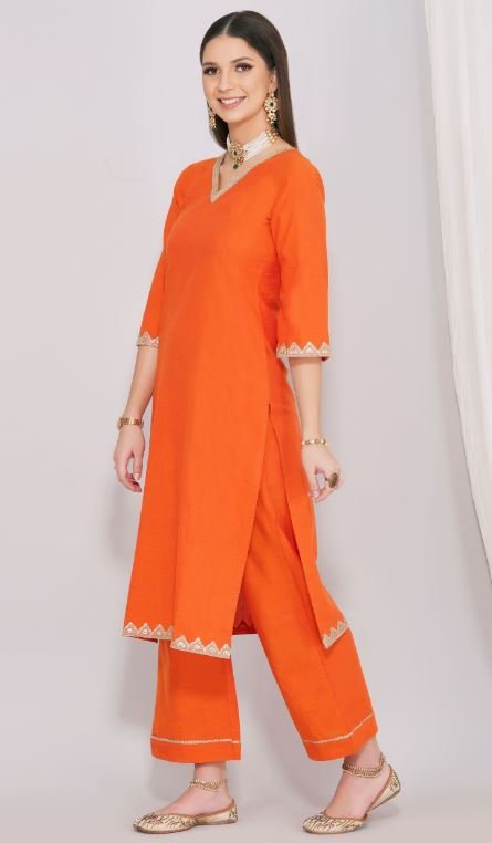 Orange Suit Design : ट्राई करें कुछ अलग और खास, देखें ऑरेंज कलर केआकर्षक सूट डिजाइन 