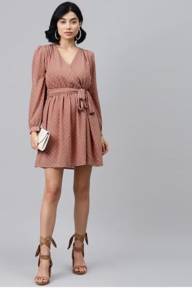 Women Short Dress : इन आकर्षक शॉर्ट ड्रेस से आप पा सकती हैं मॉडर्न और क्लासी लुक, देखें डिजाइन