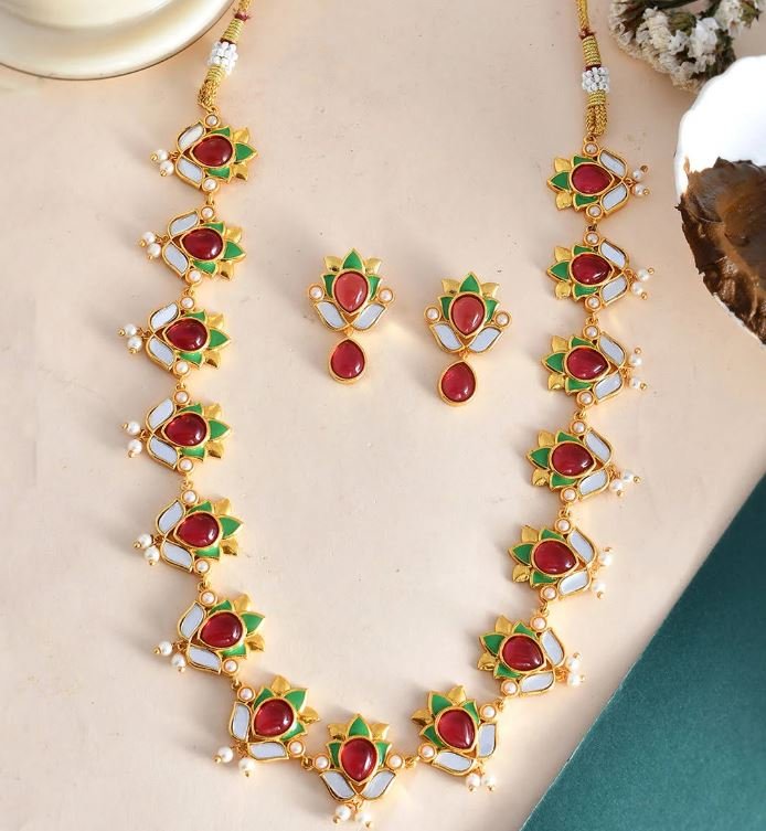 Lotus Design Jewellery Set :  अट्रैक्टिव लुक के लिए ट्राई करें ये खूबसूरत लोटस ज्वेलरी सेट