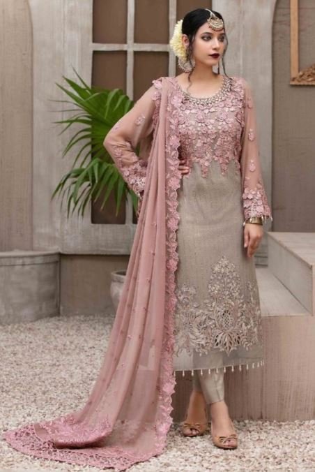 Pakistani Suit : इस वेडिंग सीजन ट्राई करें कुछ अनोखा और खास, देखें पाकिस्तानी सूट के आकर्षक डिजाइन